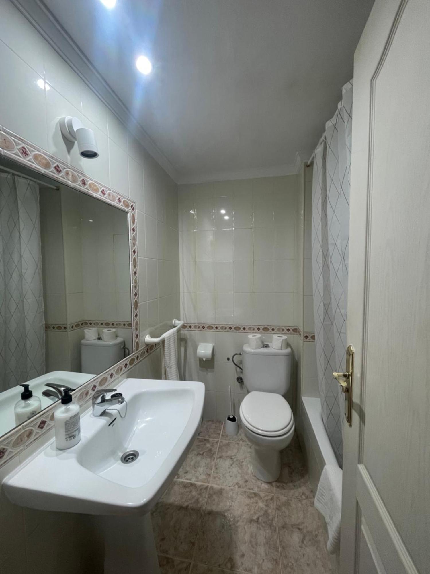 Apartamento NuevaBanús auto check-in Marbella Exterior foto